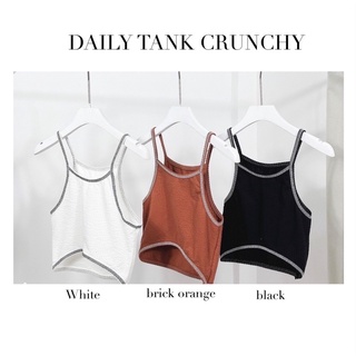 - Daily tank crunchy - เสื้อสายเดี่ยวชายเว้าตะเข็บกลับผ้าร่องไฮโซอัดยับ