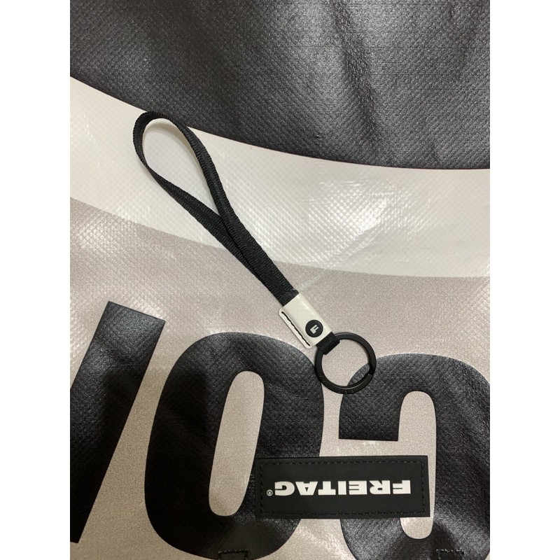 freitag พวงกุญแจ ขาวโอโม่