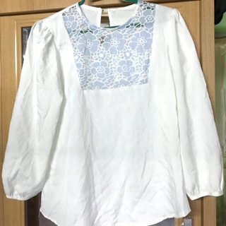เสื้อแขนยาว สีขาวปักลายดอก