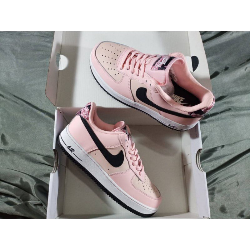 รองเท้าผ้าใบ Nike Air Force 1 Pink Quartz Women& 39;s