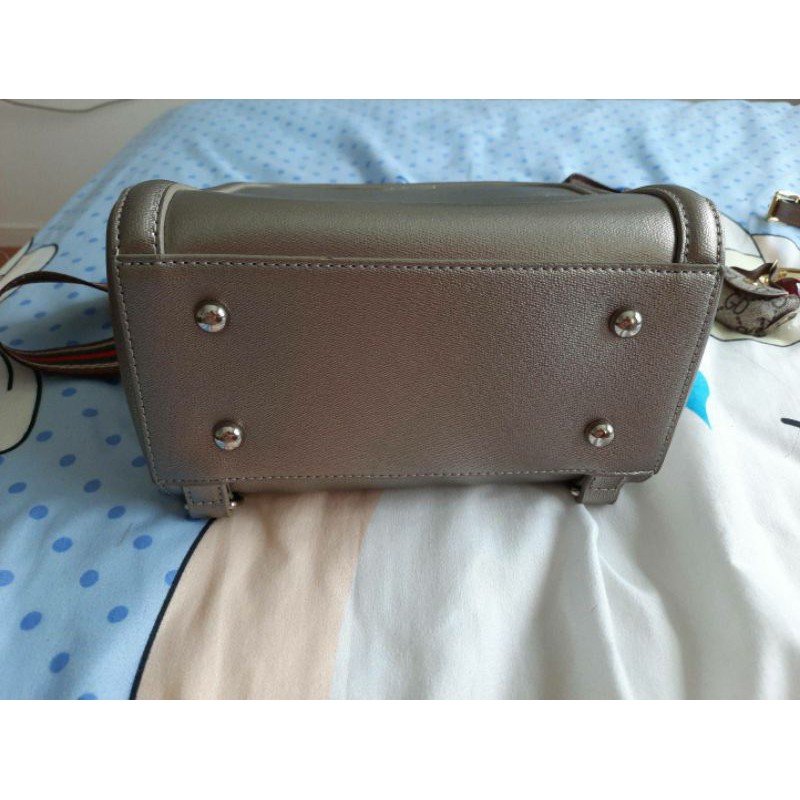 กระเป๋าถือ Handbag Peony – Gunแบรนด์ St.James สีเทาเงิน