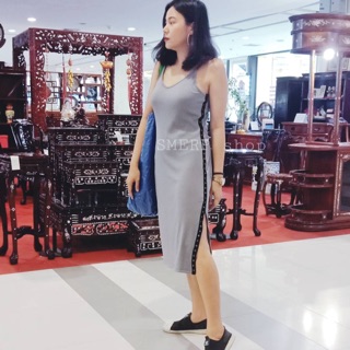เดรสสายเดี่ยวแต่งแถบ