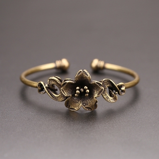 สร้อยข้อมือทองเหลืองลายดอกไม้สําหรับผู้หญิง
