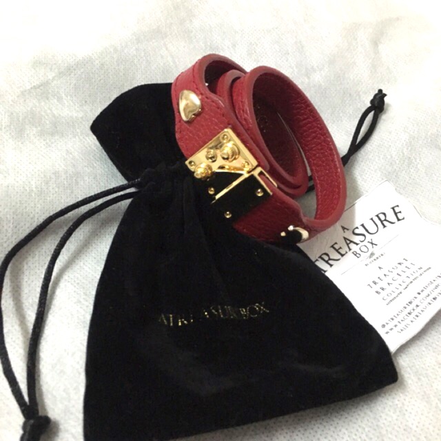 A treasure blacelet จาก atreasurebox