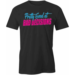 เสื้อยืด ผ้าฝ้าย พิมพ์ลาย Pretty Good At Bad Decisions มาใหม่S-5XL