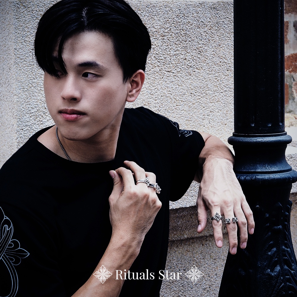 Rituals DuoStar ring  เงินแท้ แกะมือขัดเงาพิเศษพร้อมลงดำขับลาย  Rituals Star แทนดาว9ดวงที่สำคัญ ลงยาสีดำที่ก้านเเขนแหวน