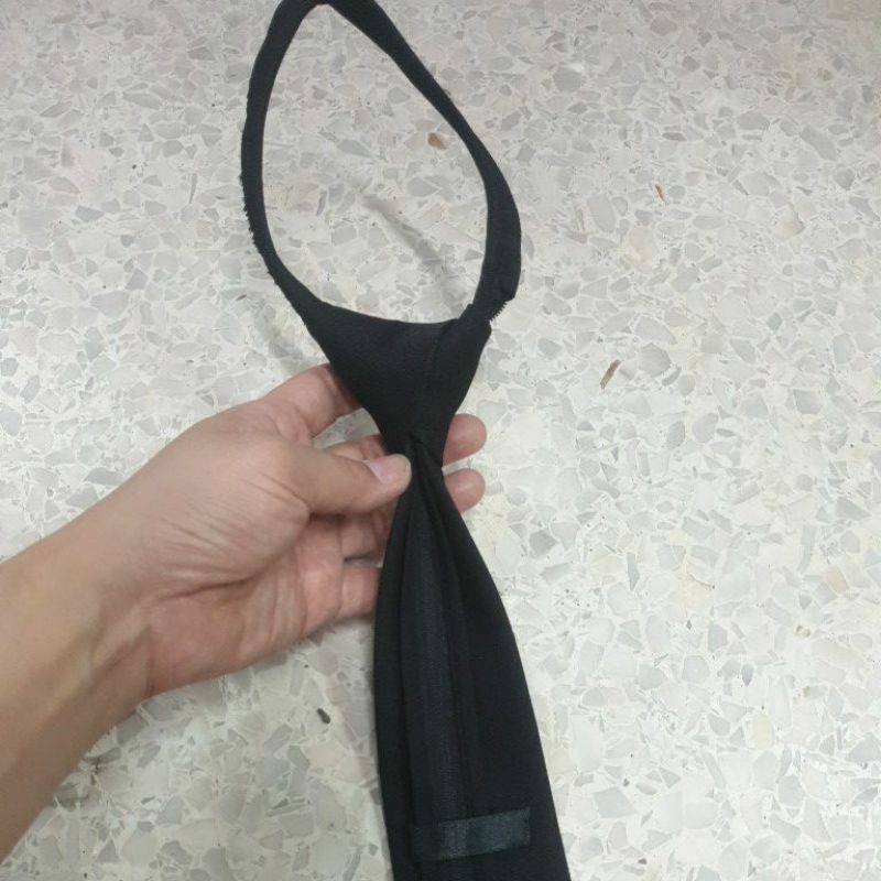 เน็คไทด์ดำ หญิง ไทด์ใส่กับชุดปกติขาว ไทด์ชาย - รูปที่ 2