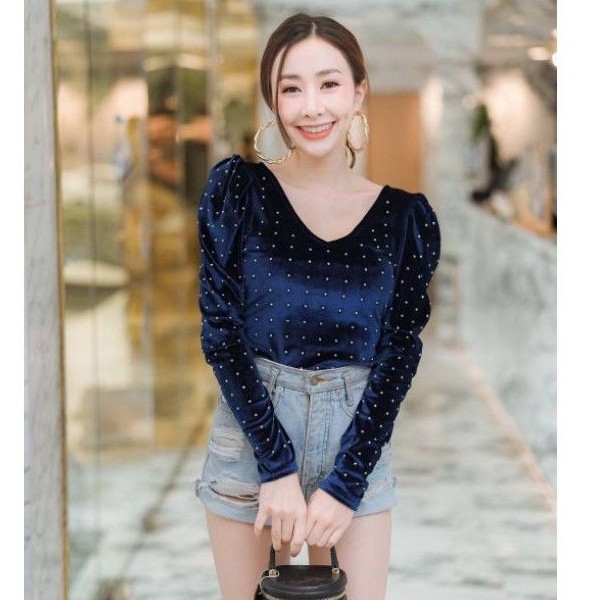 รวมกัน 97+ ภาพพื้นหลัง เสื้อผ้า แฟชั่น กำมะหยี่ สวยมาก