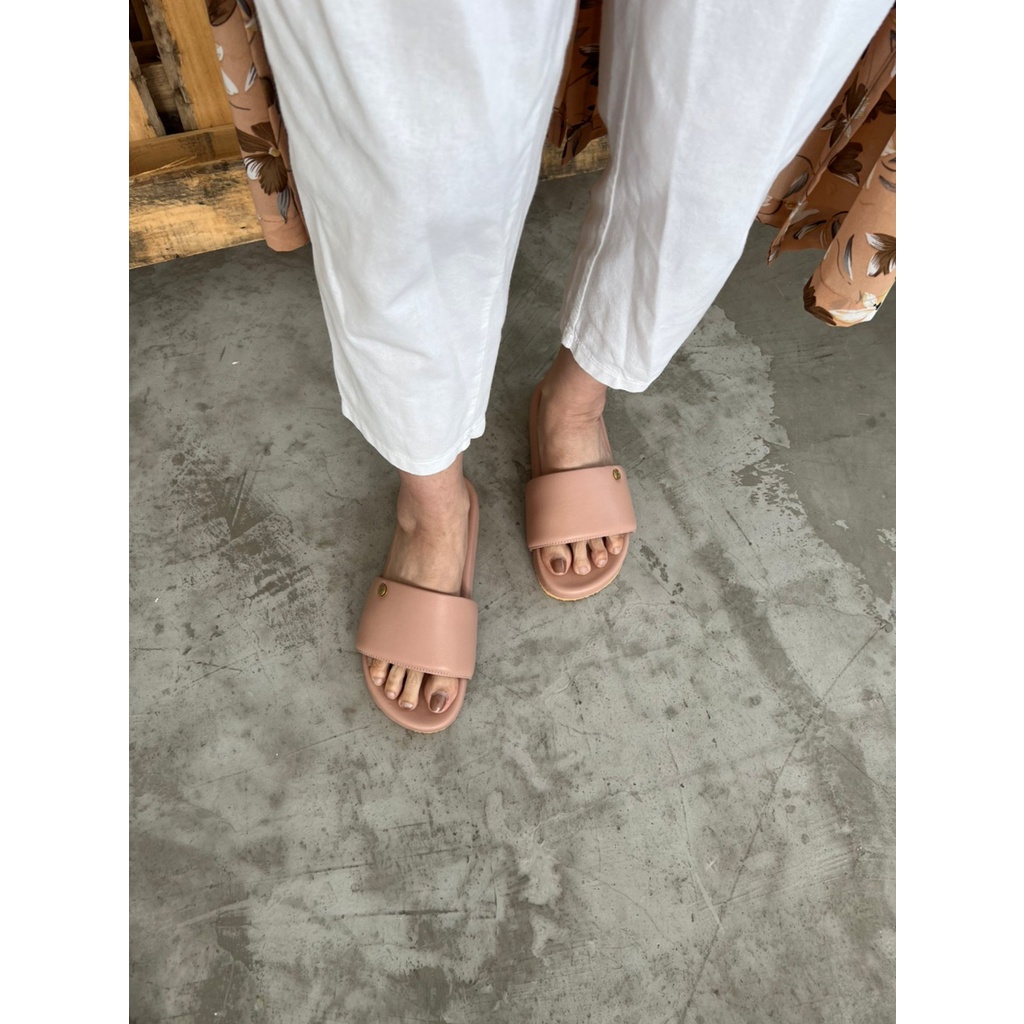 PUFFSHOES.OFFICIAL : DAIKI WALK Foot Therapy Series Beju