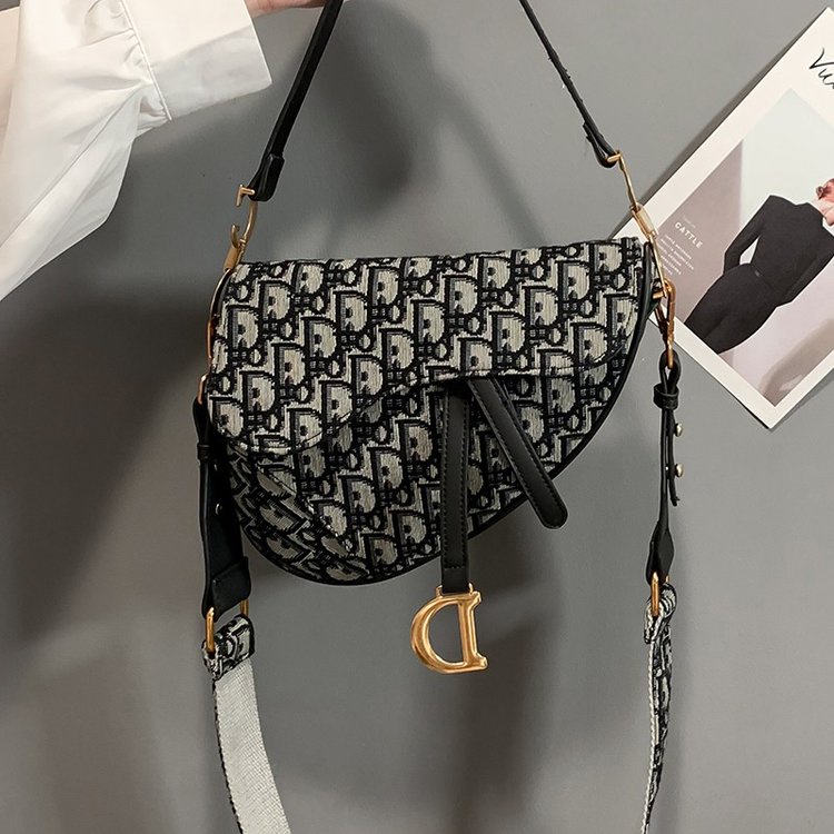 2022 Retro Time Saddle Bag D-Shaped Horseshoe Buckle Hand-Carry Wide Shoulder Strap Cross-Body Fe