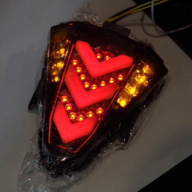 ไฟท้ายแต่ง​พร้อมไฟเลี้ยว R15​ V2.0