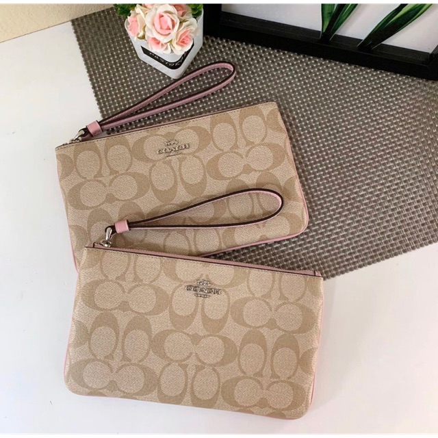 COACH LARGE WRISTLET IN SIGNATURE COACH CANVAS กระเป๋าคล้องมือ ไซส์ M 1ซิป แท้ 💯%