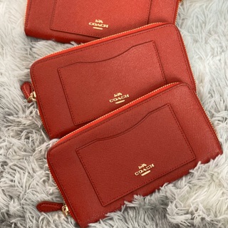 Coach ซิปรอบ อะไหล่ทอง สวยมากสี true red ค่ะ coach แท้ 100%