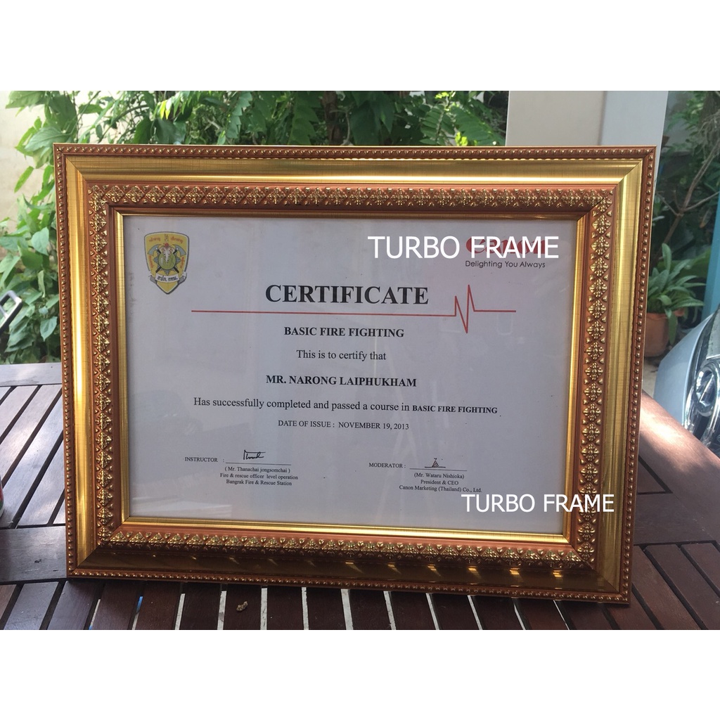 กรอบรูปแต่งบ้าน TURBO FRAME ใส่ใบประกาศ A4 ++ราคาประหยัด พร้อมกระจก ขาตั้ง หูแขวนผนัง MADE IN THAILND(DB-202)