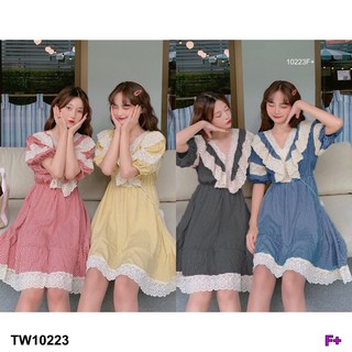 TwinsShopVip💗พร้อมส่ง TW10223 เดรสลายสก๊อต คอวี แต่งลูกไม้ ระบาย ป้าย