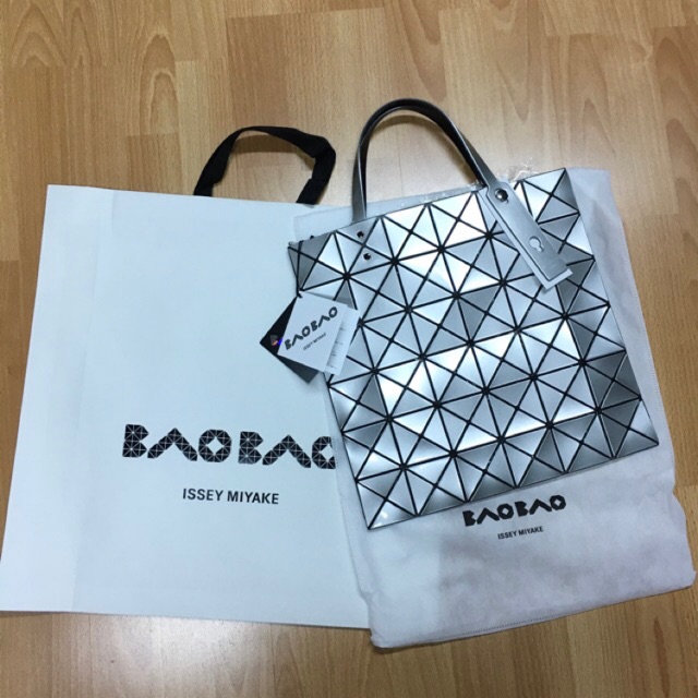 [ใหม่/แท้100%] ✨ กระเป๋า Bao bao 6X6 ของใหม่✨ แท้100% ออกจากช้อป emquatier / Bao bao tote bag