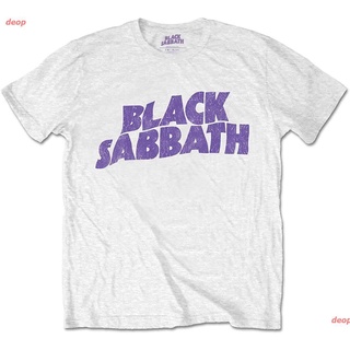 【2022New】deop แบล็กแซ็บบาธ Black Sabbath วงร็อค เสื้อยืดพิมพ์ลาย Black Sabbath Mens Wavy Logo Vintage Slim Fit T-Shirt