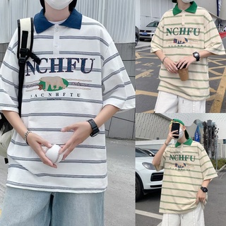 เกาหลีเสื้อยืดโปโลลําลอง ปลอกคอยืน ลาย oversize เสื้อยืดผู้ชาย ปลอกคอโปโล ทรงหลวม แฟชั่นฤดูร้อน🔥COD M-2XL