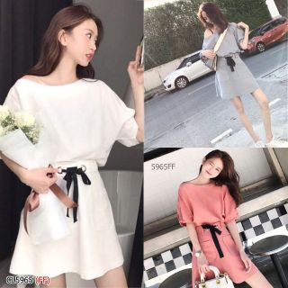 OR0009 #สาวอวบใส่ได้
เซ็ต 2 ชิ้น เสื้อไหล่เฉียงแขนจับจีบ + กระโปรงสุดเก๋ มีกระเป๋าหน้าสองข้างเอวเจาะห่วงมีเชือกผูกโบว์