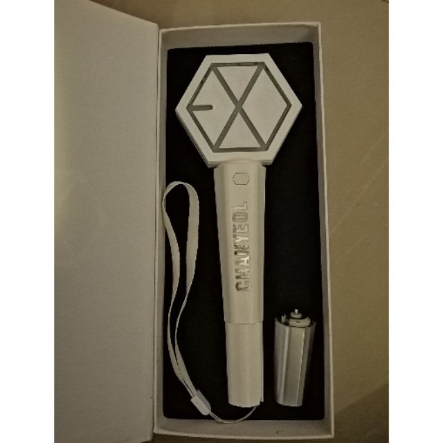 (ส่งฟรี)​ แท่งไฟ EXO Ver.2​(แท้)​ เเถมฟรี! พัดชานยอล เซฮุน (Exo light​stick​ Ver2)​