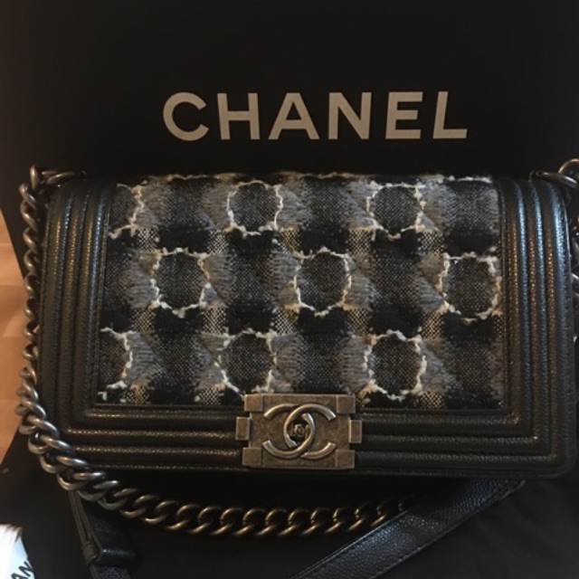 Chanel boy holo 184 ของแท้ 100% ซื้อจาก shop สยามพารากอน   มีส่วนลด 80 บาท ใช้โค้ด NEWPANJZ