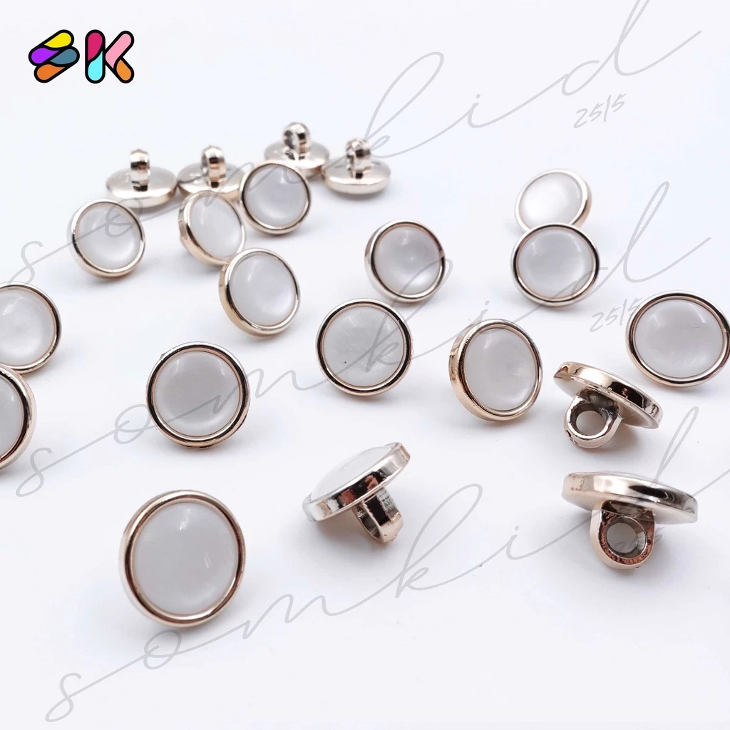 somkid กระดุมมุกมันวาว ขอบทองนากเรียบ มีขาสอยก้น ขนาด11mm(size18L), 13mm (size20L)