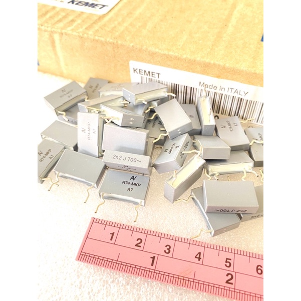 (แพ็ค50ตัว) C 2200PF C222 J 0.0022UF 700V 2n2 J 700V R74-MKP KEMET อิตาลี แท้ใหม่แกะกล่องสีเทาเหลี่ย