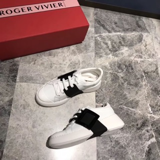 ⚡️มาใหม่⚡️ NEW ROGER VIVIER SKATE LACQUERED BUCKLE SNEAKER