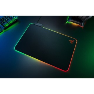 RAZER FIREFLY V2 GAMING MOUSE MAT