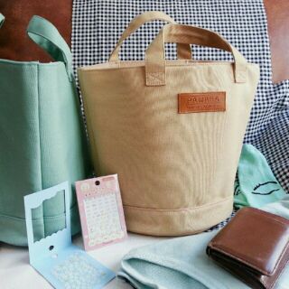 Round tote