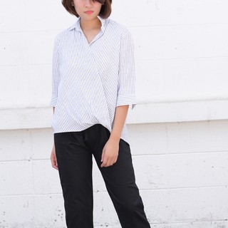 เสื้อเบลาส์เกาหลีทรงป้าย (BL10005)
