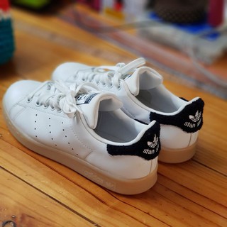 รองเท้าอดิดาสstansmithซื้อมาจากญี่ปุ่นค่ะมือสองสภาพใหม่มากๆ