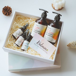 Kalmme Good Day Gift Set 5 ชิ้น: แชมพู, เจลออยล์อาบน้ำ, สเปรย์ฉีดหมอน 3 กลิ่น