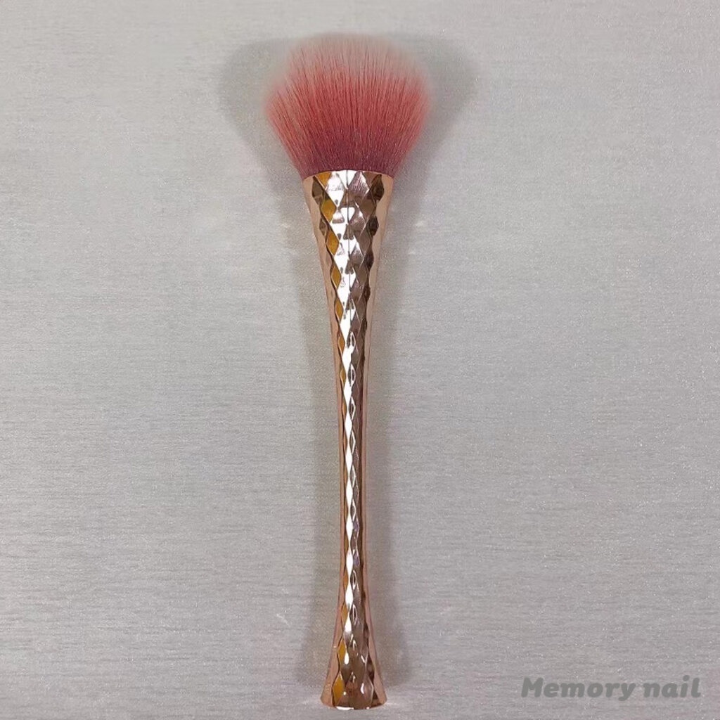 [ แปรงปัดเล็บ ด้ามยาวเหลี่ยมเพชร ] สินค้าพร้อมส่ง ที่ปัดแก้ม แต่งหน้า สีโรสโกลด์ ลายสวย