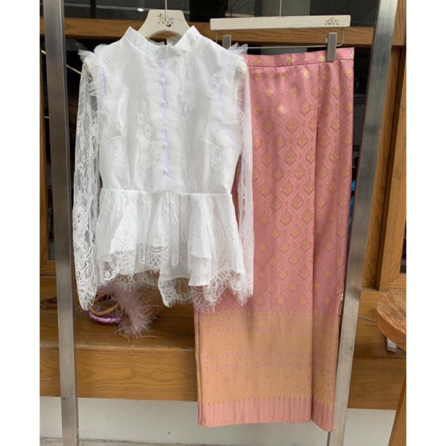 Code : 3881-1 ชุดทำบุญ ชุดไทยประยุกต์  งานป้ายvshop