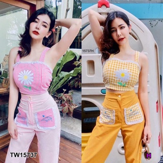 TwinsShopVip💗พร้อมส่ง TW15737 set 2 ชิ้น เสื้อครอปสายเดี่ยวลายสก็อตอกสกรีนดอกไม้ + กางเกงขายาวเย็บแปะกระเป๋าหน