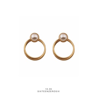 Circle Pearl earring