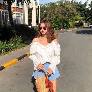 🕊พร้อมส่ง Fluffy white off shoulder เสื้อสายเดี่ยวเว้าไหล่