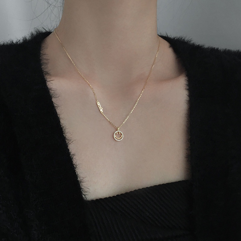 [VV Home] s925 เงินสเตอร์ลิงสร้อยคอหน้ายิ้มหญิงอารมณ์เรียบง่าย Letter Clavicle Chain Niche Design นั