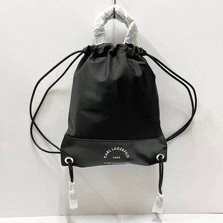 KARL LAGERFELD PARIS 21 RUE ST-GUILAUME FLAT DRAWSTRING BACKPACK กระเป๋าหูรูด สะพายหลัง มีหูถือ ผ้าไนล่อนสีดำ สกรีน