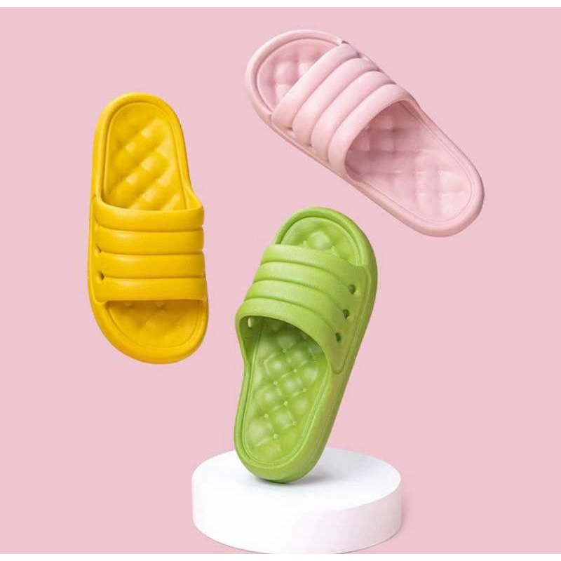 รองเท้าแตะในบ้าน รองเท้าแตะกันลื่น EVA Soft Unisex THICK EVA PILLOW SANDALS