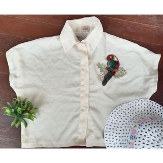 เสื้อครอปสีครีมแฟชั่นมือ2