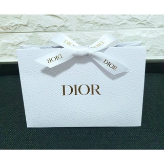 ถุงแบรนด์เนม Dior สีขาว โลโก้ Dior สีทอง พร้อมริบบิ้น ของแท้💯%จากเคาน์เตอร์ไทยค่ะ