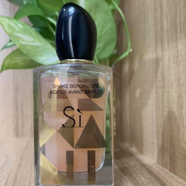 • Giorgio Armani Si•