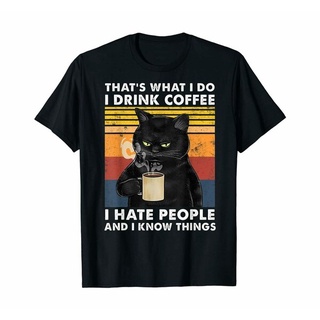 เสื้อยืดผ้าฝ้ายพิมพ์ลายแฟชั่น พร้อมส่ง เสื้อยืด พิมพ์ลาย Thats What I Do I Drink Coffee I Hate People Black Cat Quote ห