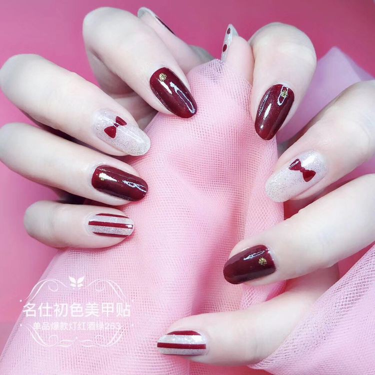 [พร้อมส่ง] ฟรี!ของแถมทุกกล่อง สติ๊กเกอร์ติดเล็บเพ้นท์เล็บสดใหม่กันน้ำที่ทนทาน（แจกให้ ตะไบจิ๋ว）