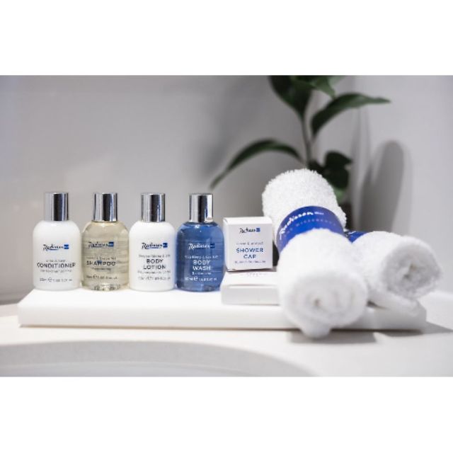 Radisson BLU Hotel - Bath Amenities Set, Travel Set // ชุดเครื่องอาบน้ำ ขัดรองเท้า โรงแรม เรดิสัน บล