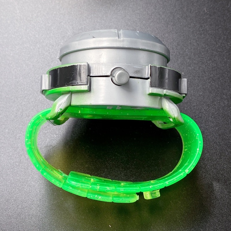 นาฬิกาข้อมือเด็กเล่น ออมนิทริกซ์ มี2สี ขาว กับเขียว แปลงร่างเบนเทน มีไฟ มีเสียง