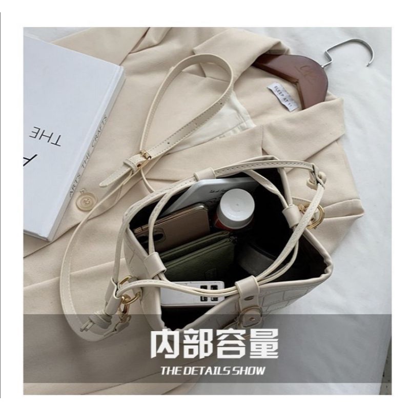 พร้อมส่ง010-กระเป๋าสะพายข้าง ทรงขนมจีบ หนังpu คลิปถ่ายจากงานจริง ...