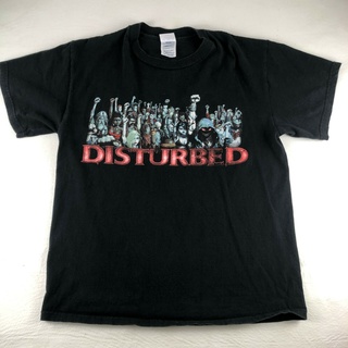 [S-5XL] เสื้อยืดลําลอง แขนสั้น พิมพ์ลาย VTG Disturbed 2005 Tour สีดํา สําหรับผู้ชาย 733040